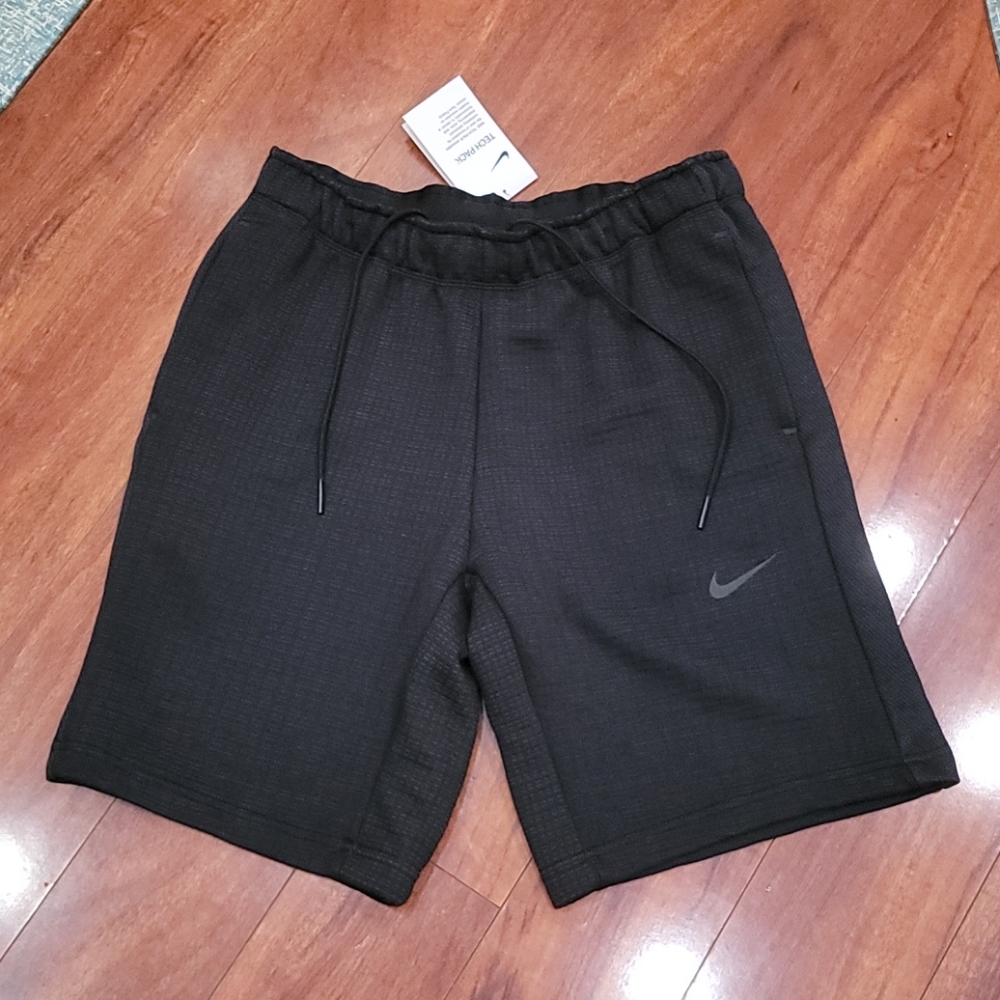 NWT Men's M or XL Nike dri-fit Tech Pack shorts